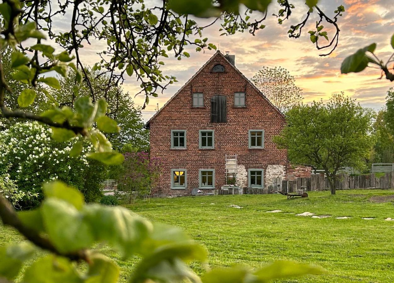 Bed and Breakfast Dom Na Krzewiu à Gryfów Śląski Extérieur photo